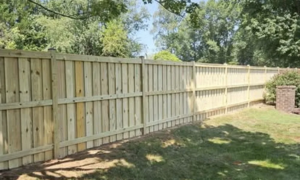 wooden-yard-fence-installation-and-wood-fence-installation-in-winchester