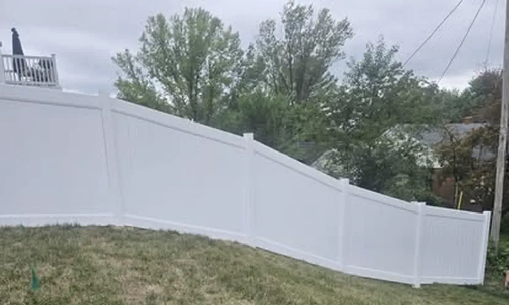 privacy-fence-installation-in-winchester-on-a-sloped-yard