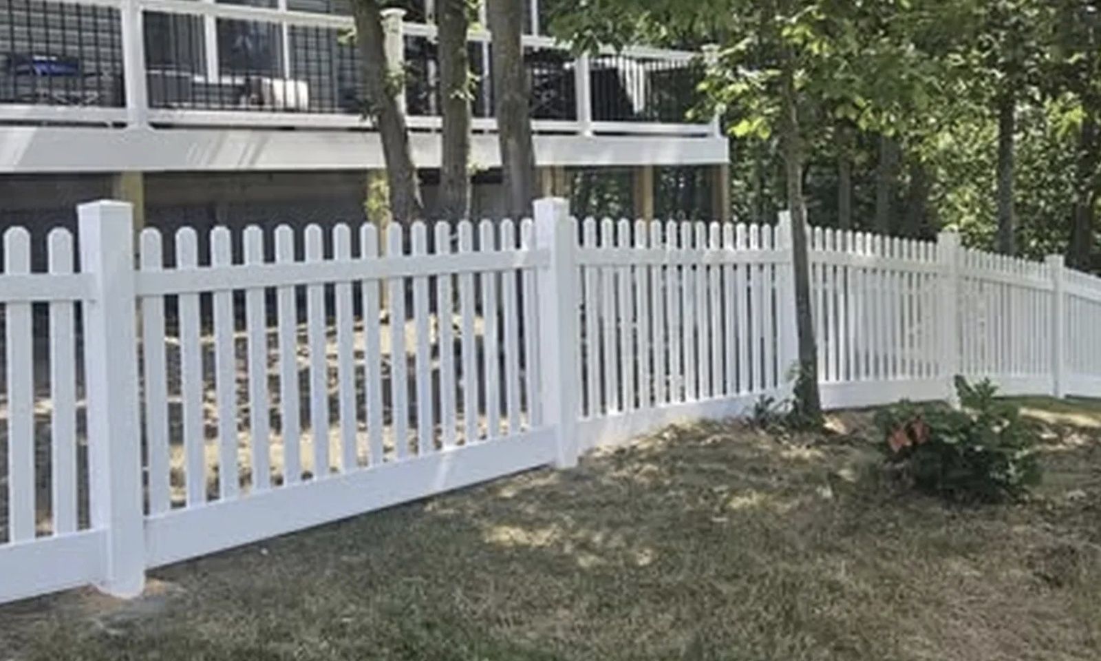 top-fence-installation-experience-in-winchester-white-picket-fence