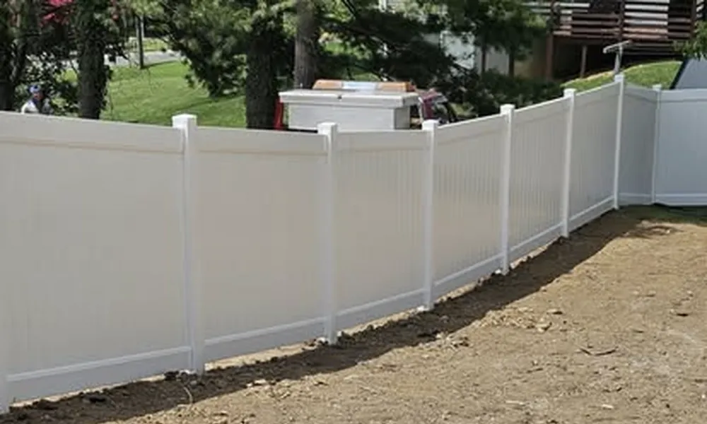 white-fence-and-dirt-ground-beauty-in-backyard-garden