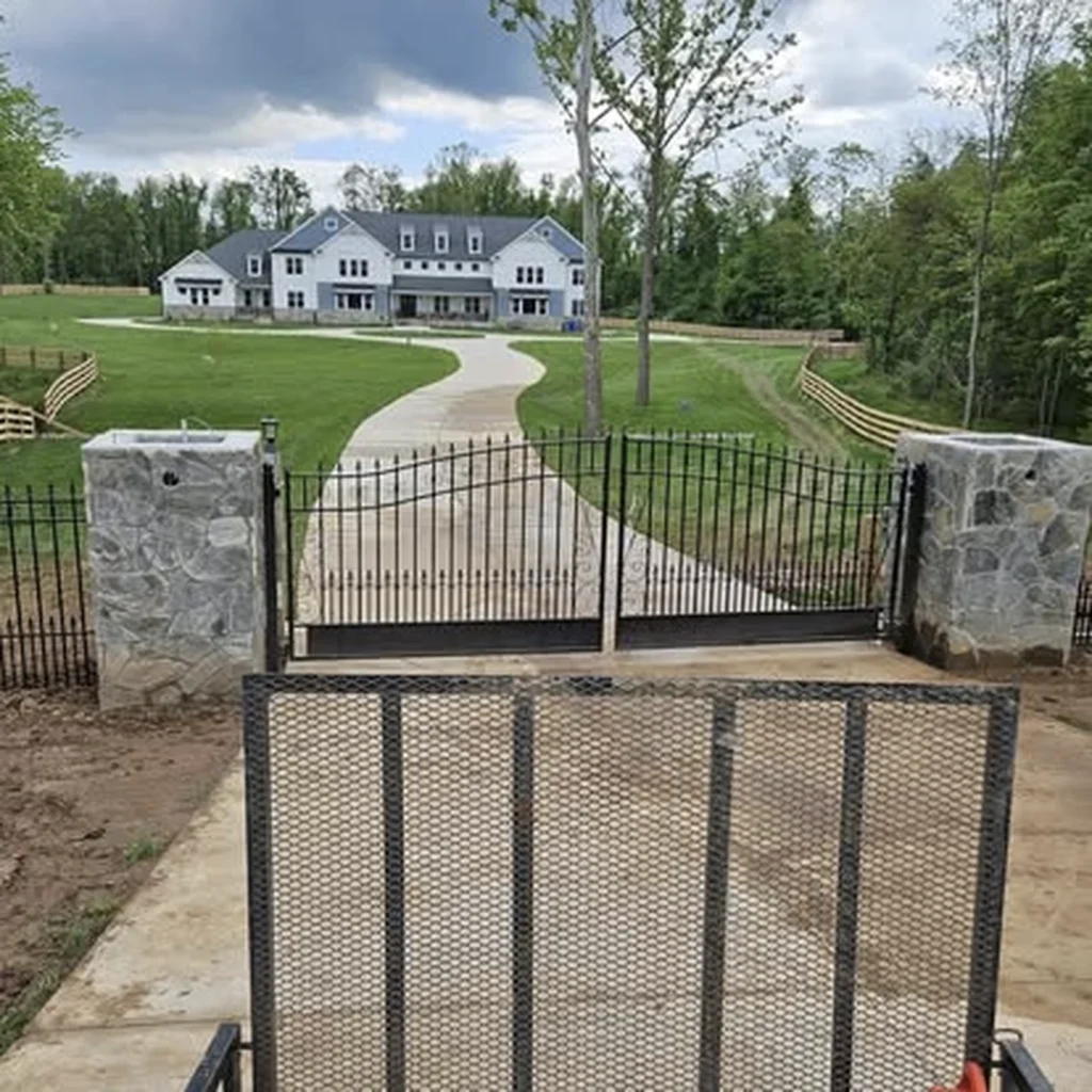 Stepping: clean lines with gaps to manage, Winchester Fence